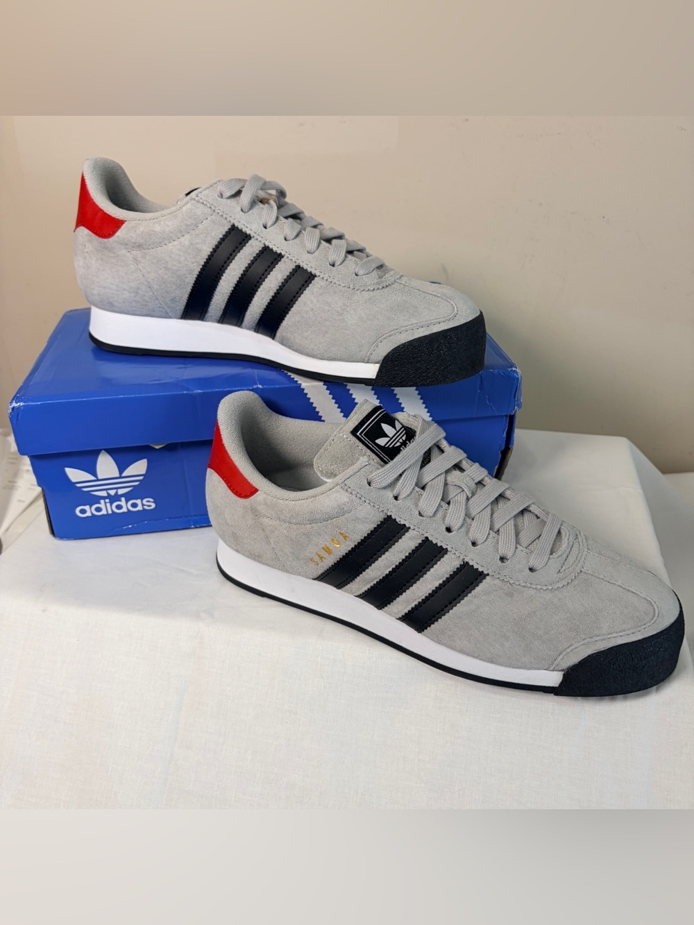 ADIDAS Samoas Men's Size 8.5M Sneakers Grey Black Scarlet JR3777, NEW IN BOX